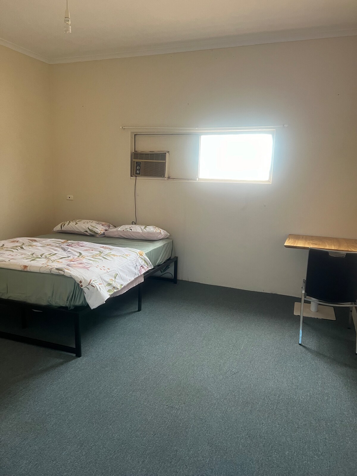 Queen bed in Whyalla Norrie