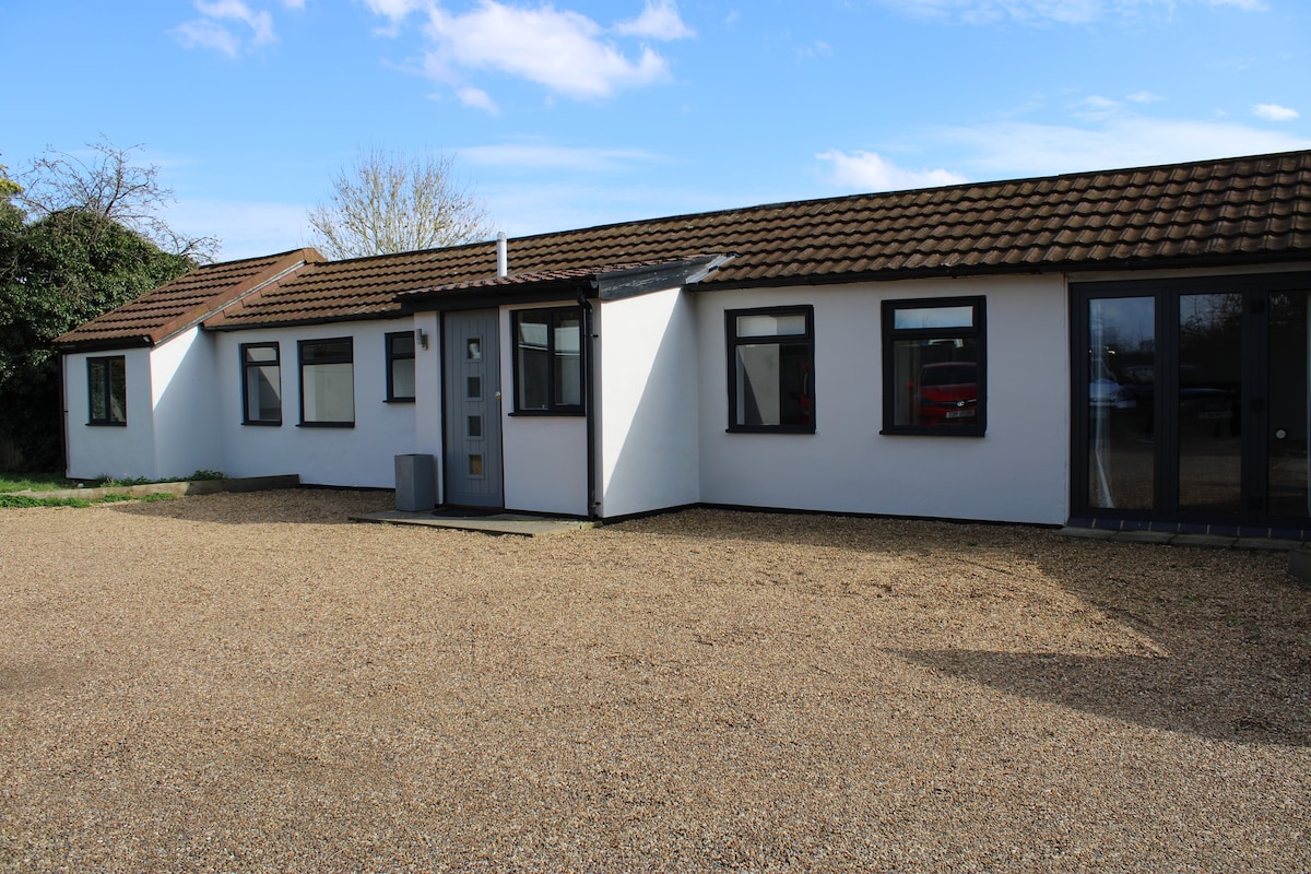 The Studio-Stansted Airport (with airport parking)