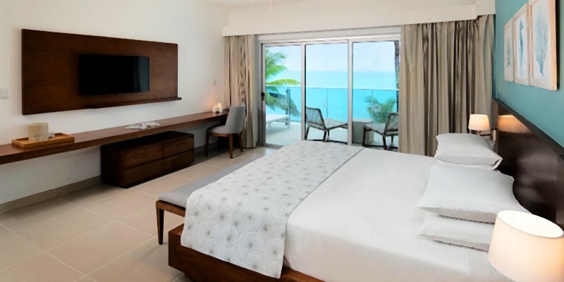 Ocean-View 1BR Suite - Luxury Resort on Beach