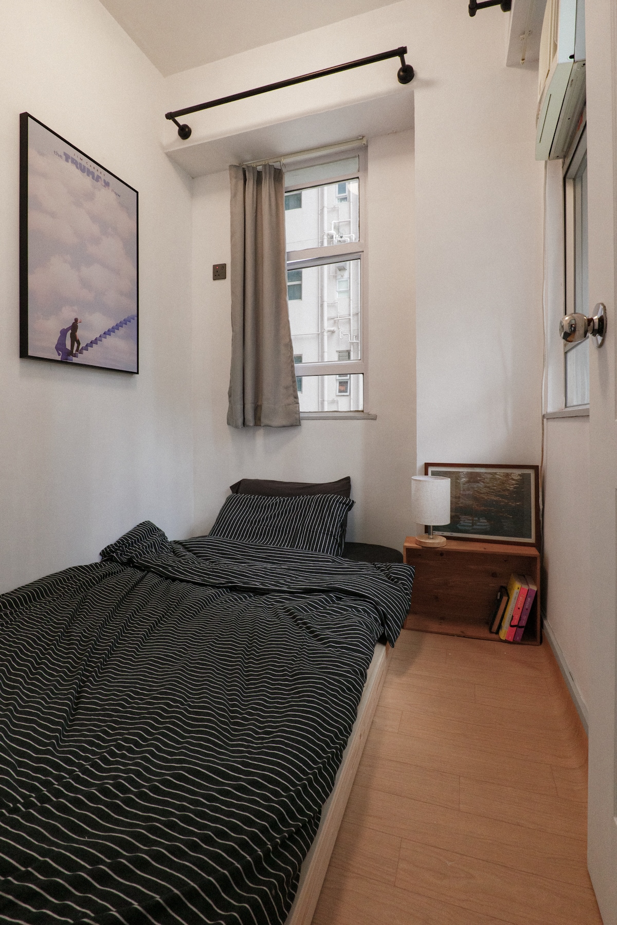 Airy 2 Bedrooms Apartment in Central Soho