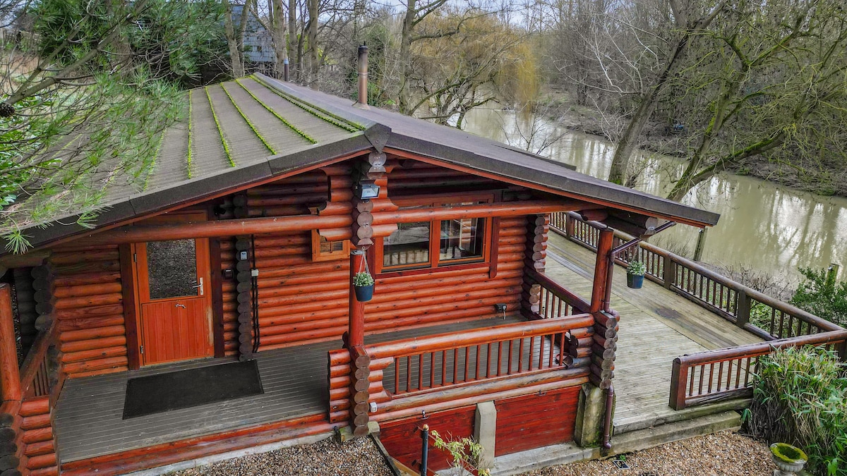 Kingfisher Lodge and Mooring on the River Ouse