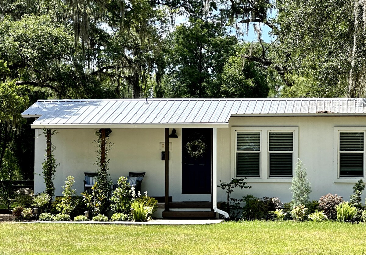 Cabin on Horse Farm Close to Springs & Horse Show