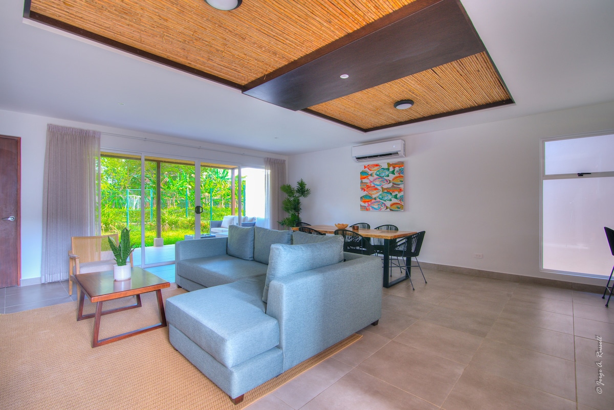 Casa Olatu - Modern Resort Style Home Near Beach