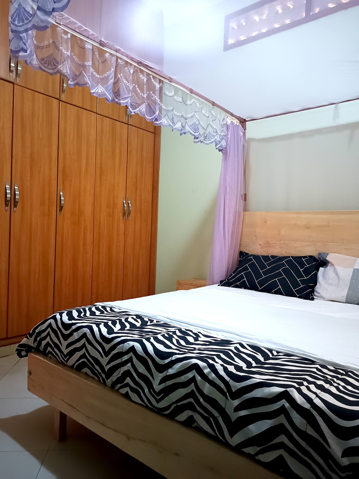 Unit in Kira town with Wi-Fi, Netflix & Parking