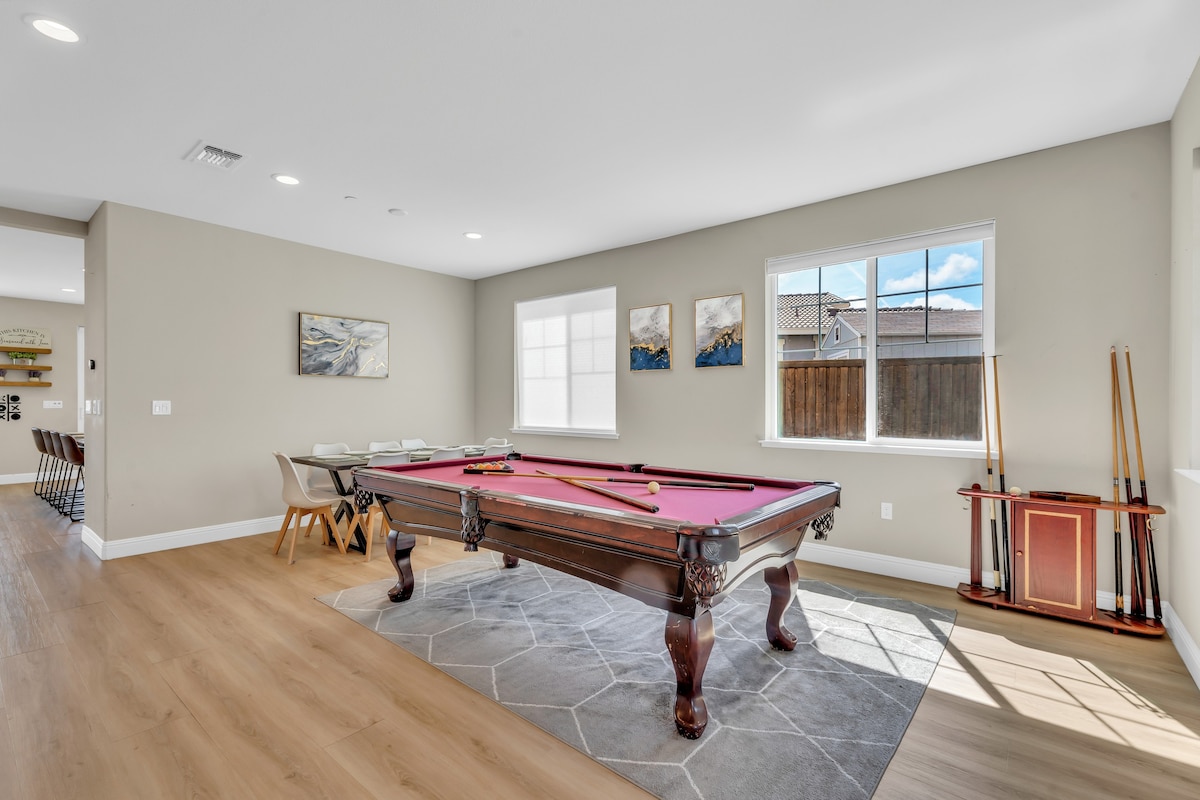 LUX 5BD Pool/Ping-Pong/Arcades Wine Country Home