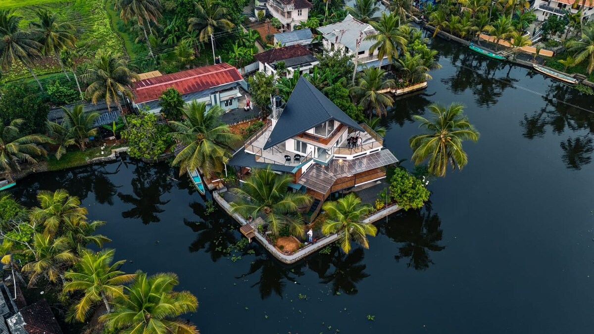 ShipHouse-Lakefront 3BHK villa in Alleppey