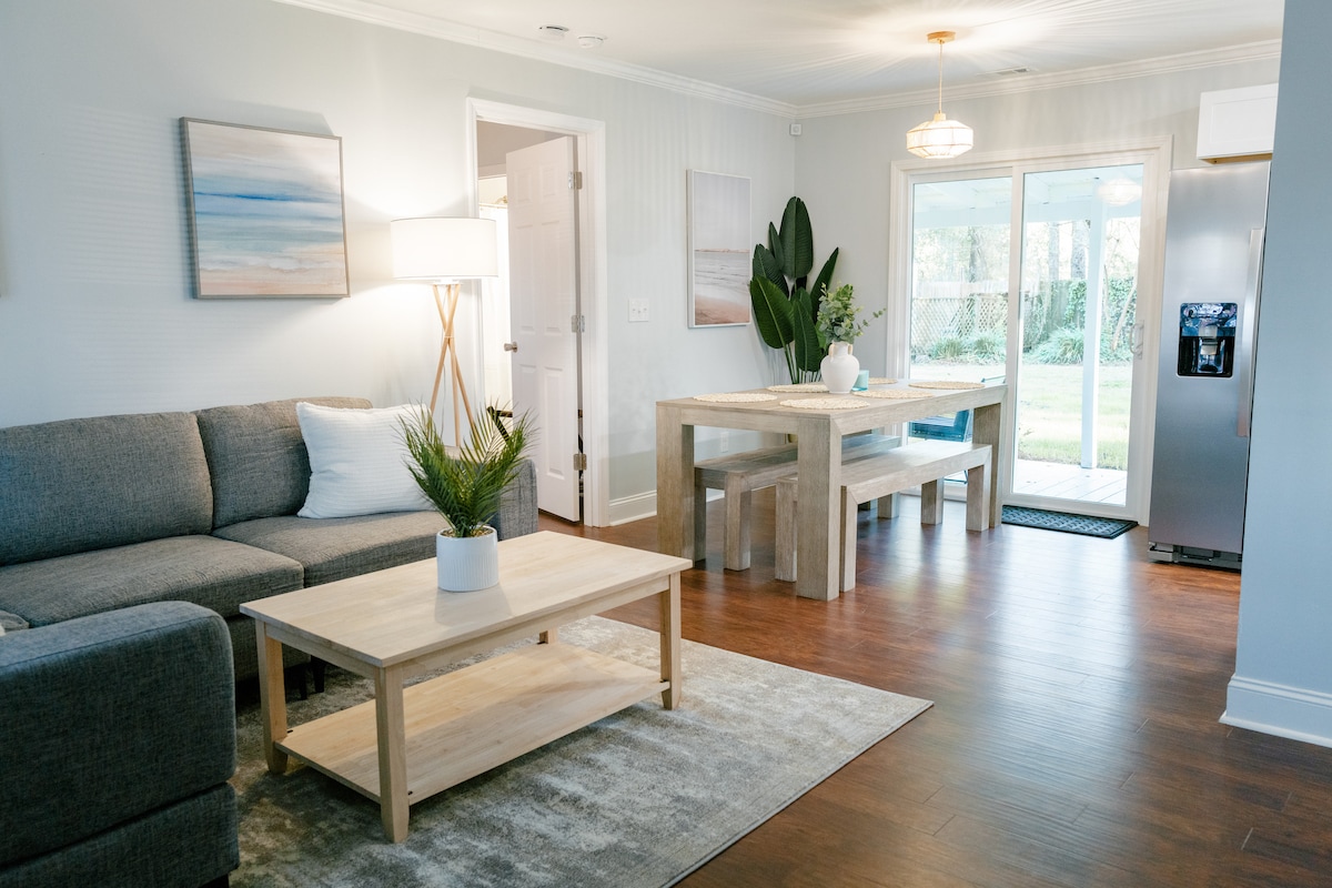 Serenity Shore Retreat:Vet-Owned