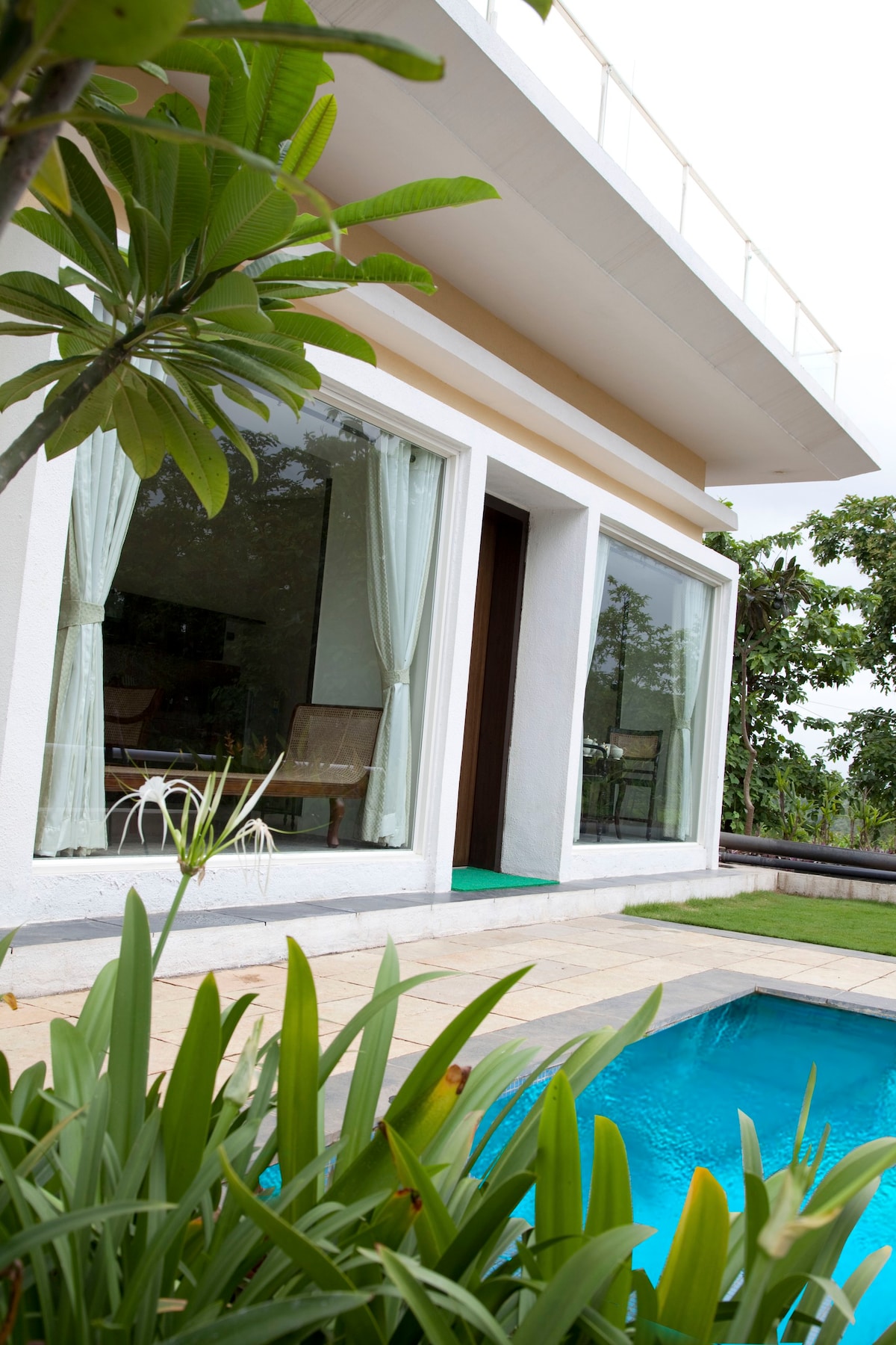 Lotus 87 Villa: Pool Paradise! Best Deal In Karjat