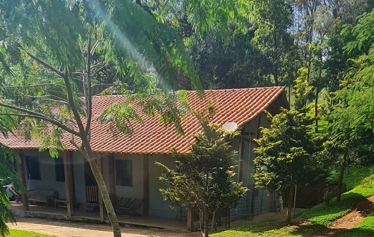 Casa de fazenda em Ouro Preto: natureza e represa