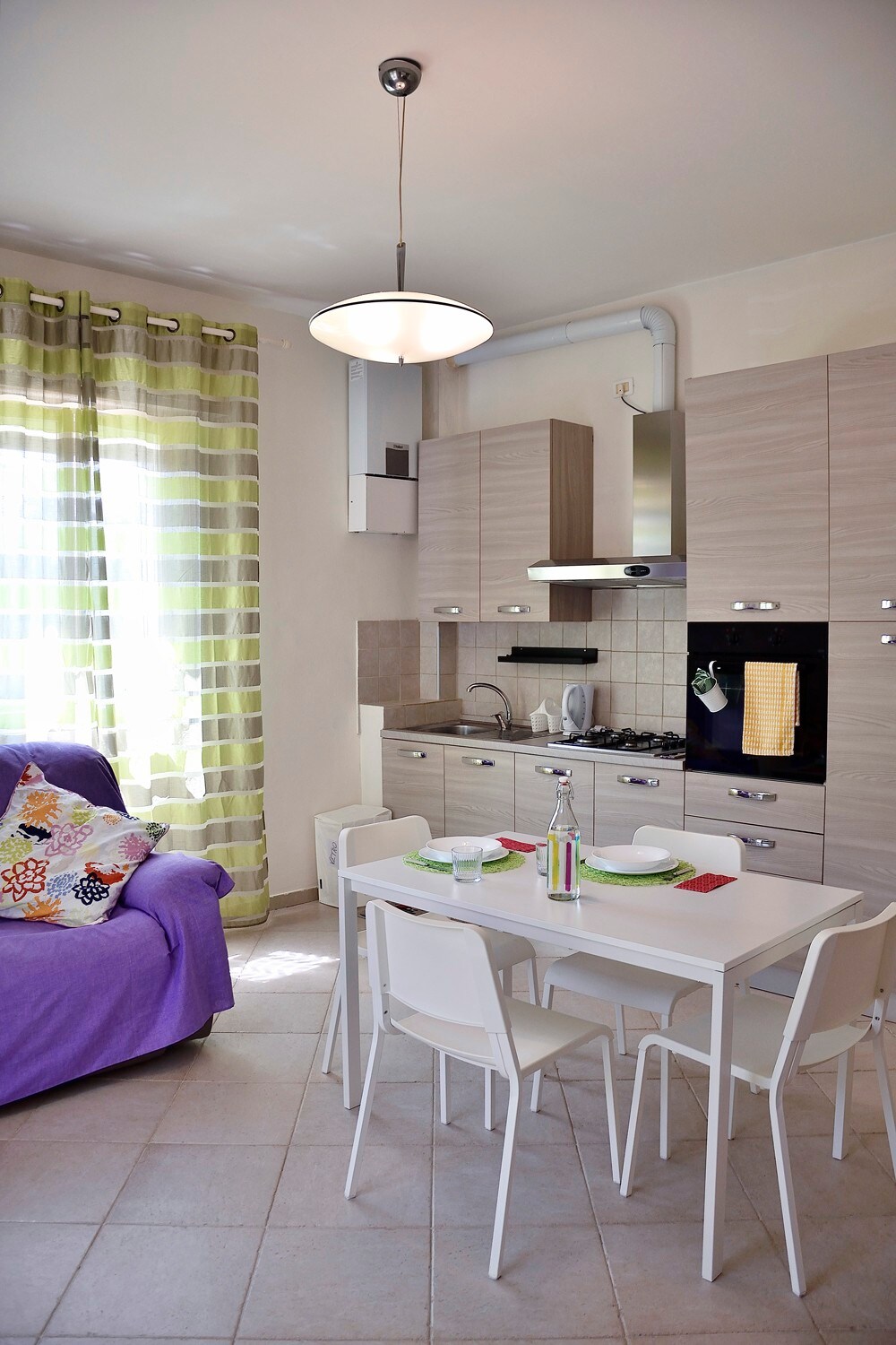 里米尼（ Rimini ）和里乔内（ Riccione ）之间宽敞明亮的双卧室公寓