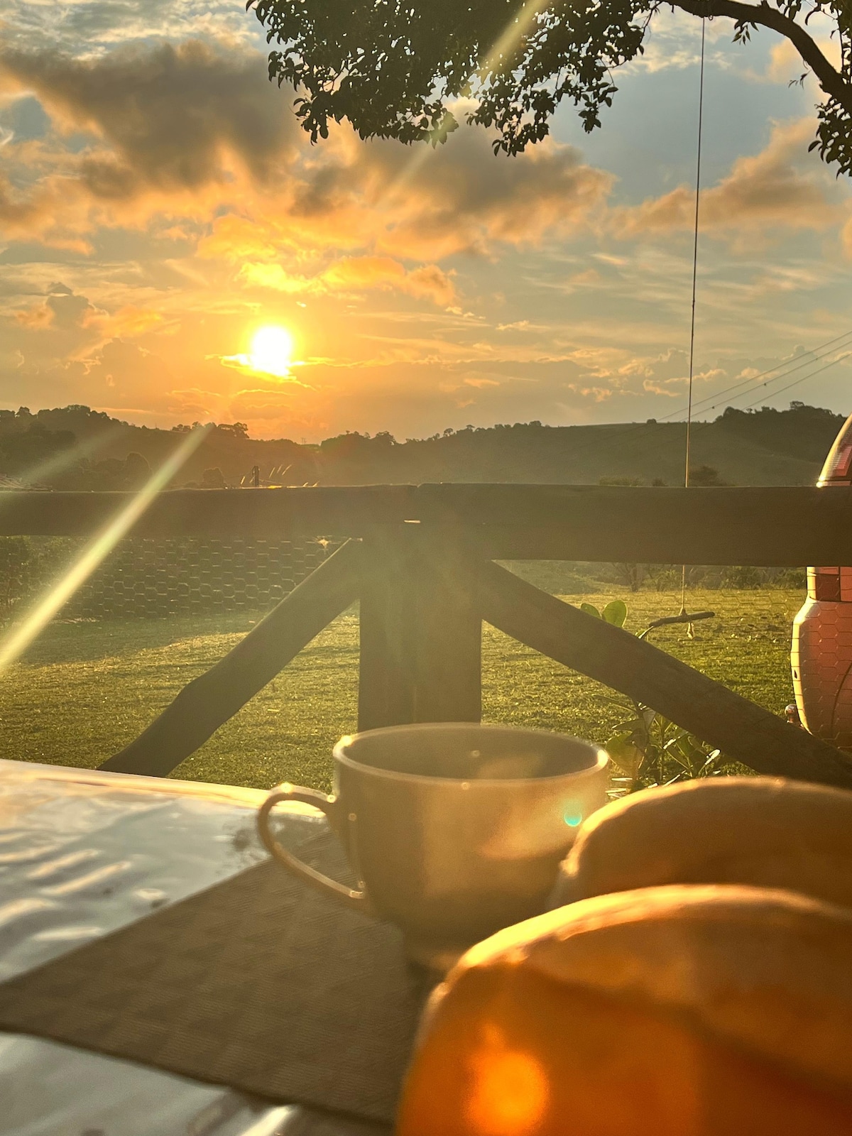 Casa de Campo pé na roça comcafé da manhã do sítio