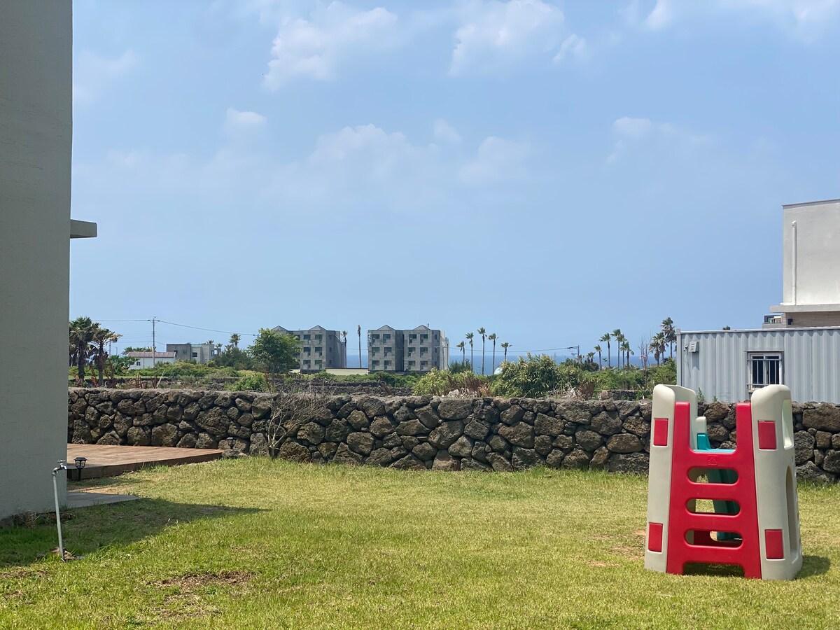 海沸腾花园，配备宽敞的卡拉OK设备和令人惊叹的复式小屋/烧烤设施