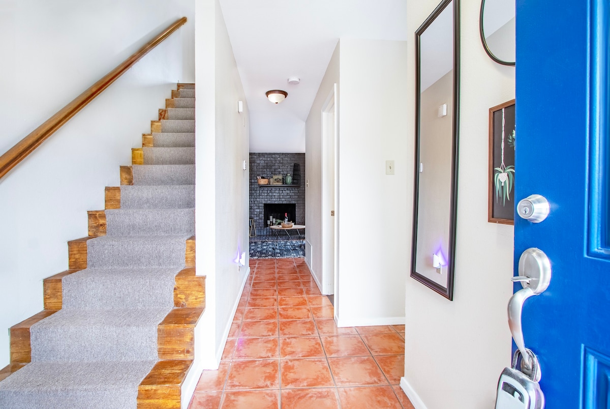 Dreamy 2 Bdr Townhome with King & Queen Beds | #4