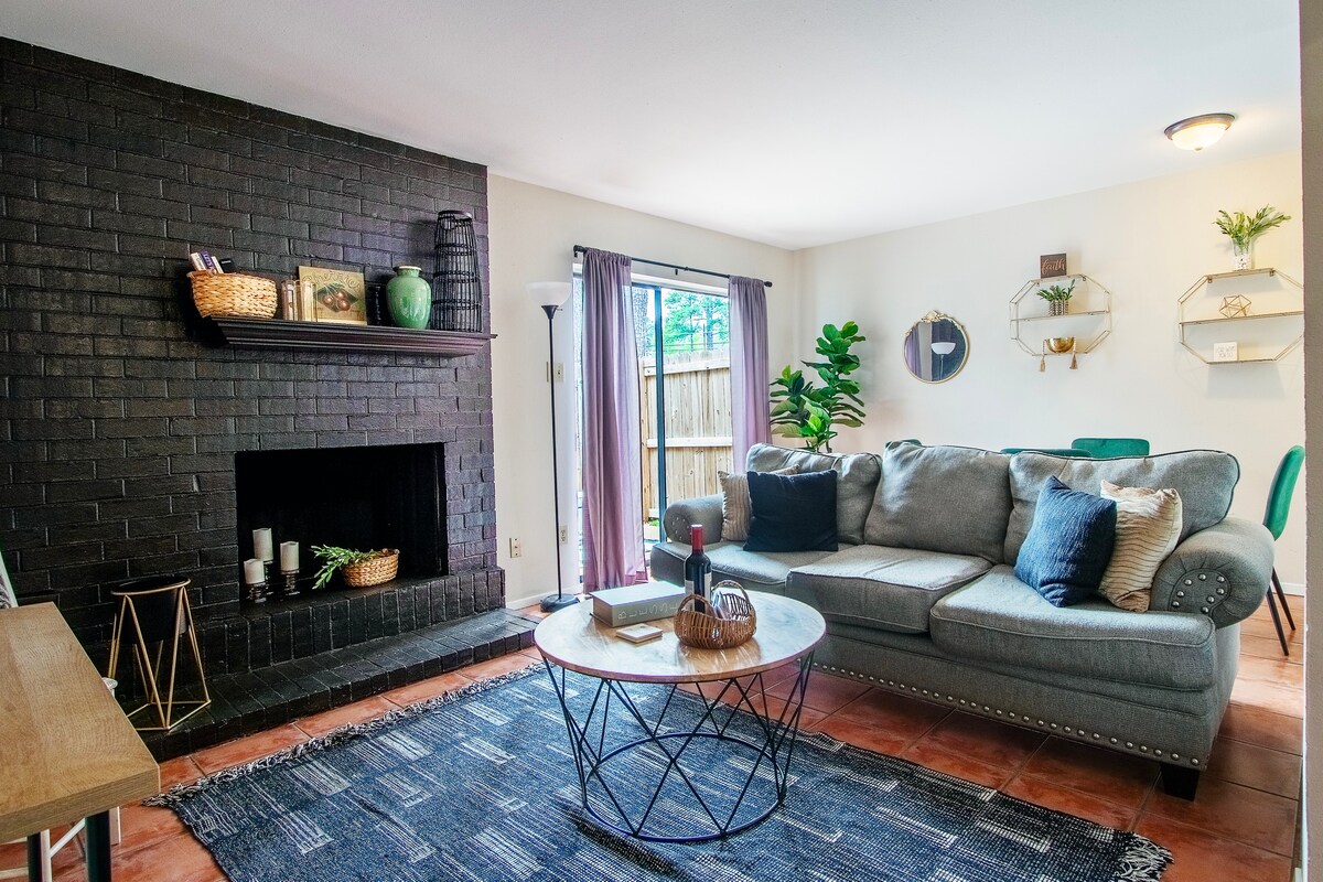 Dreamy 2 Bdr Townhome with King & Queen Beds | #4