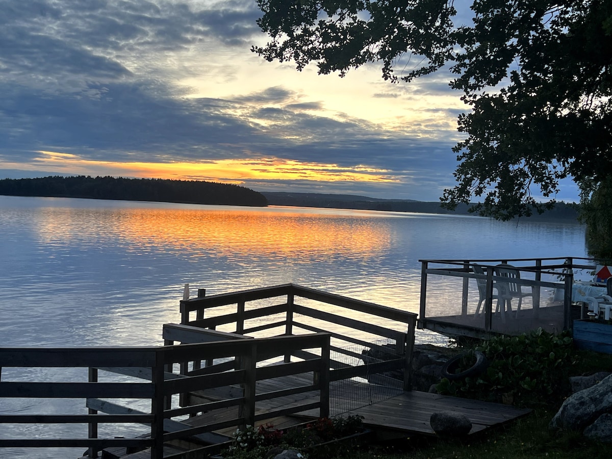 Sommarstuga vid sjö i Bergslagen