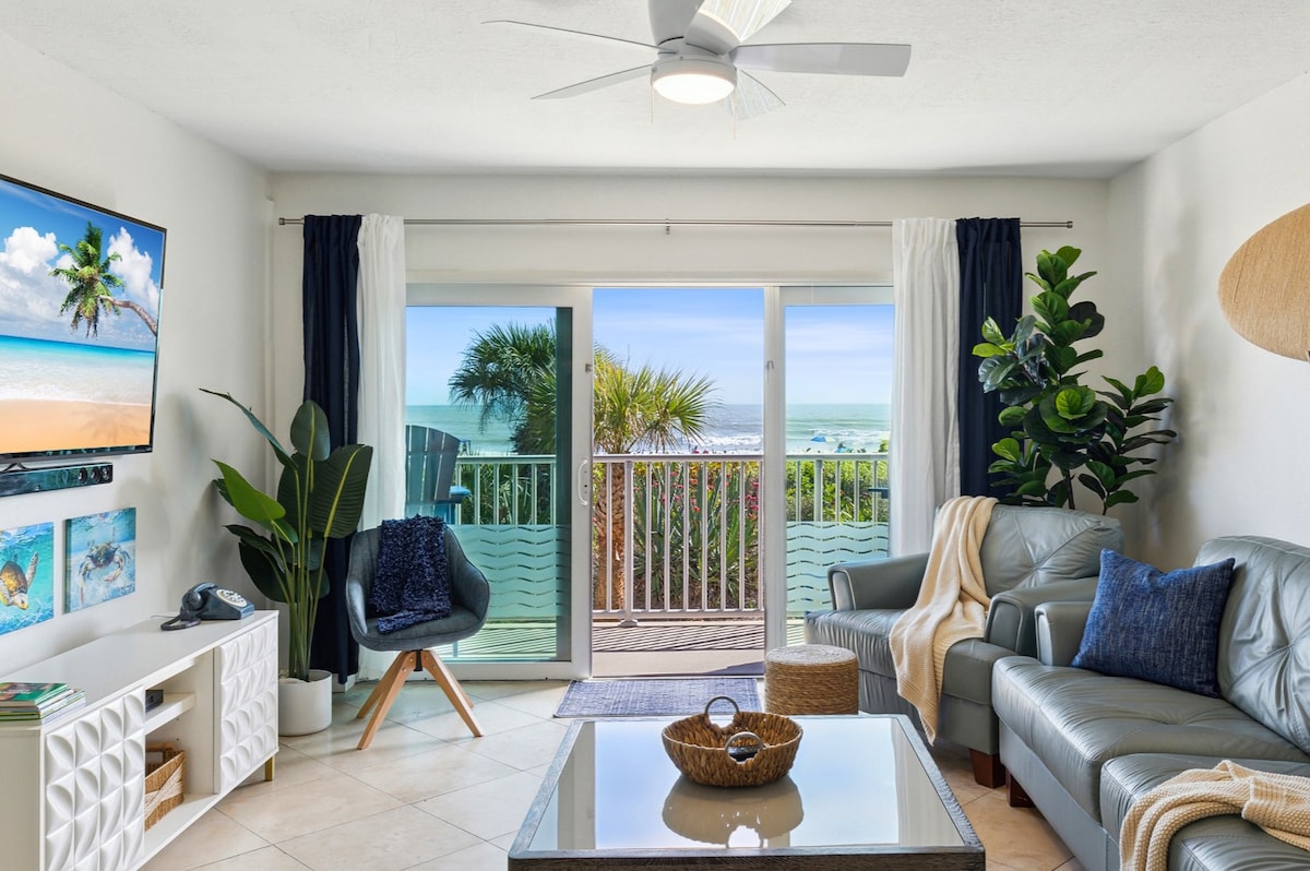 2BD/2BA Cocoa Bch Oceanfront/POOL & ALL Downtown!