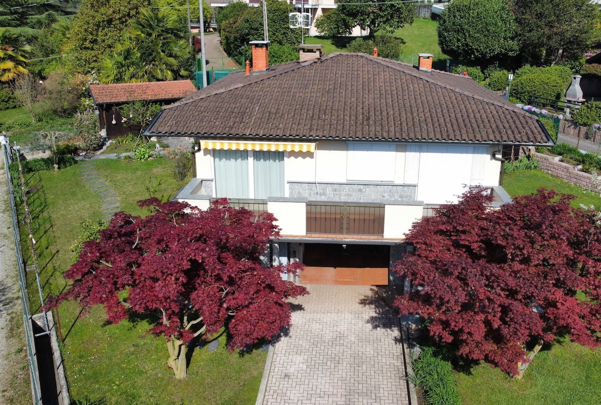 Casa "Agli Aceri", con giardino e vista lago