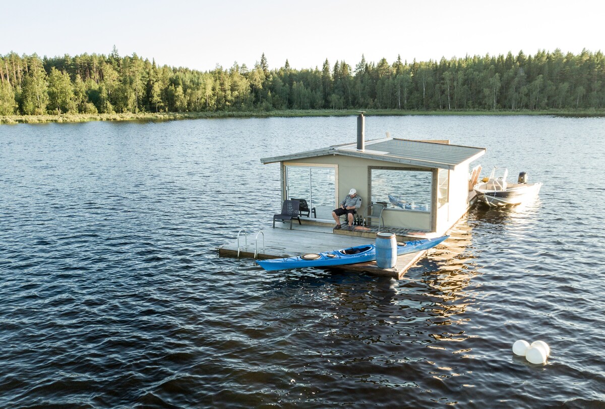 Unique floating house with large Sauna and kayaks