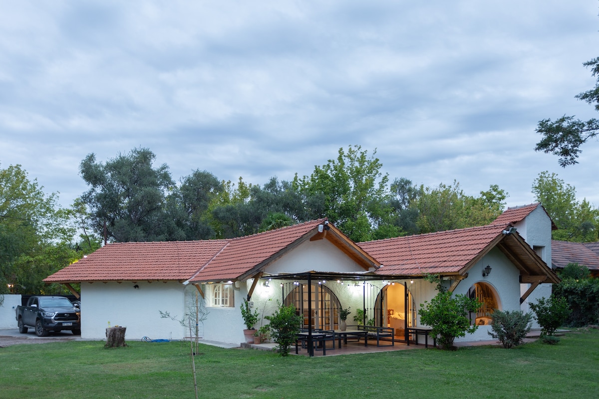 Casa Céntrica, Chacras de Coria.