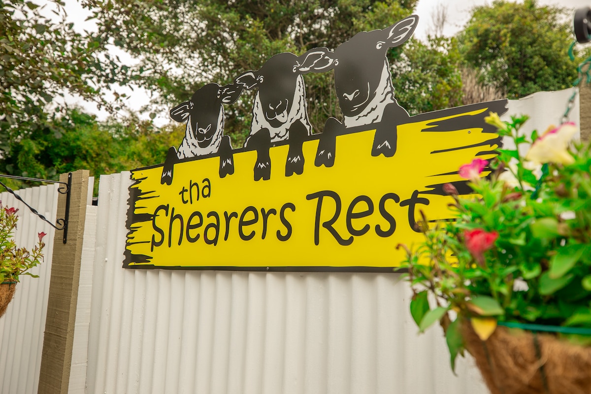 'tha Shearers Rest' Fox Glacier