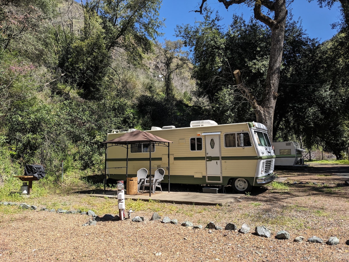 Retro RV | Lake Access | No Frills Camping