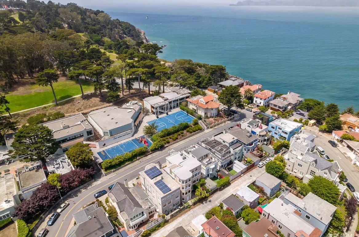 Sea Cliff Spacious House