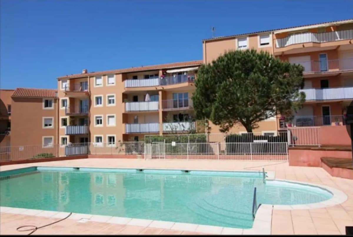 Appartement T3 avec piscine et 2 jardinets