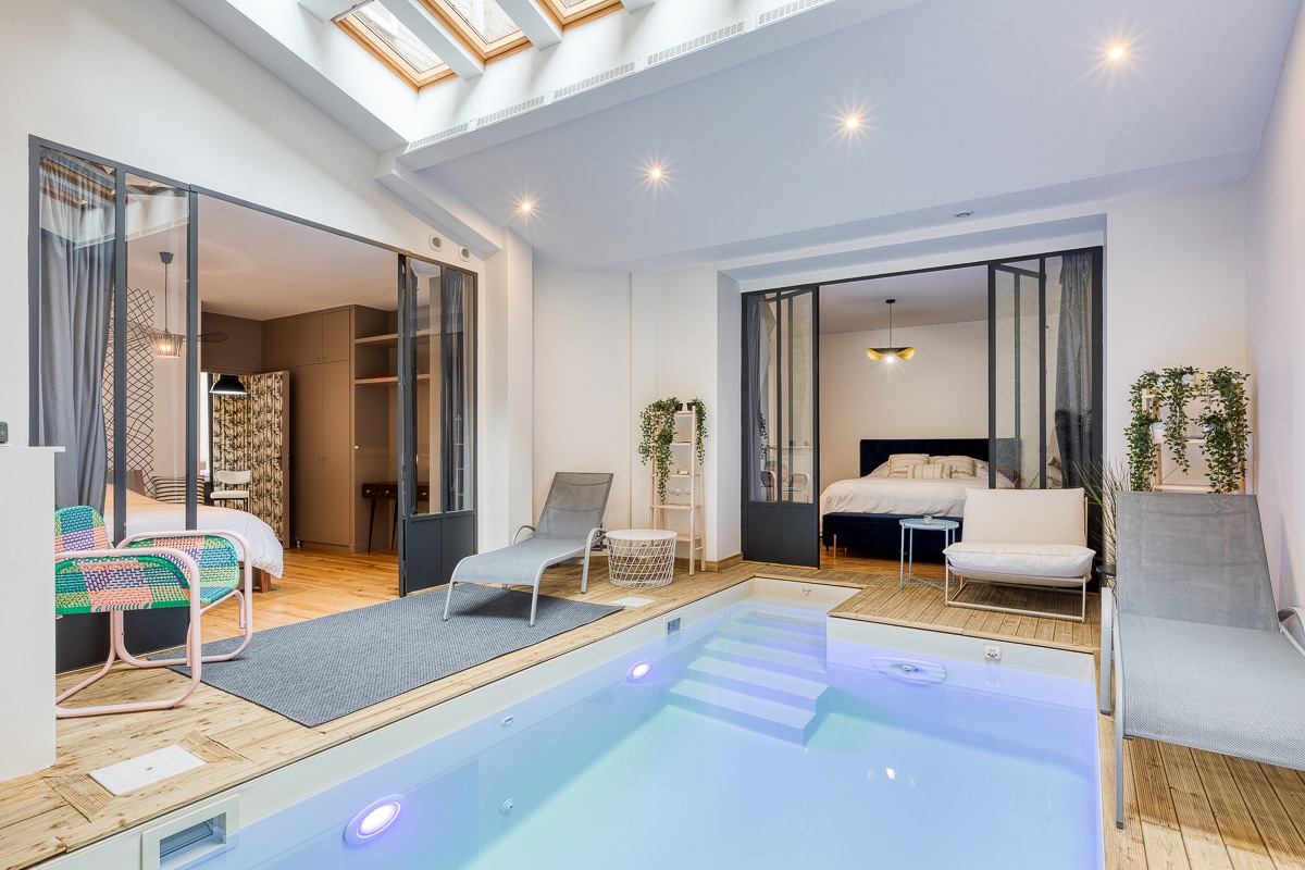 Private Indoor Pool! Luxurious Large 4Bed Apt