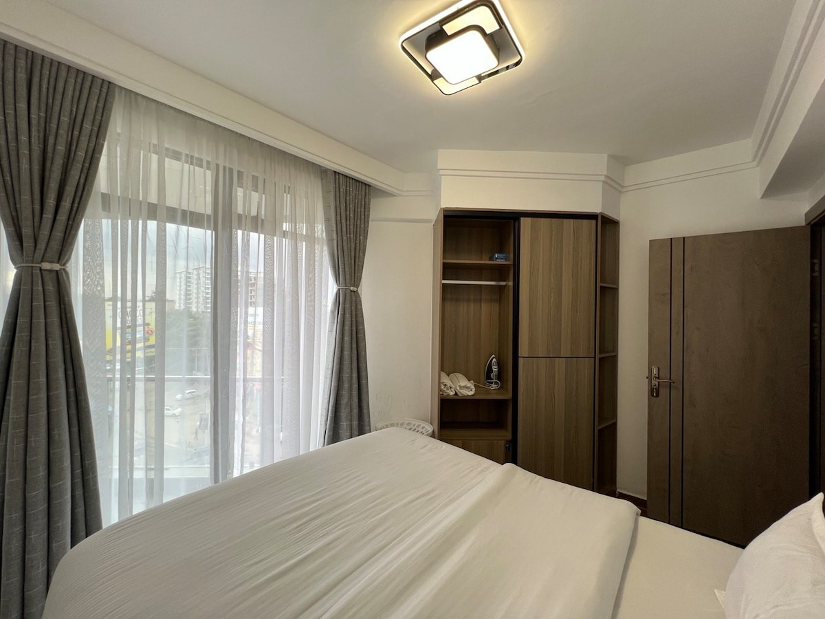 Kilimani带健身房的现代单卧室公寓。