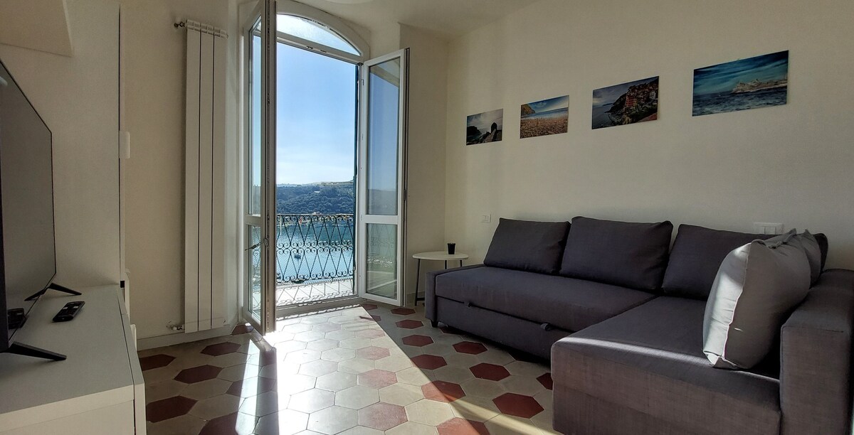 Sea view with terrace apartment