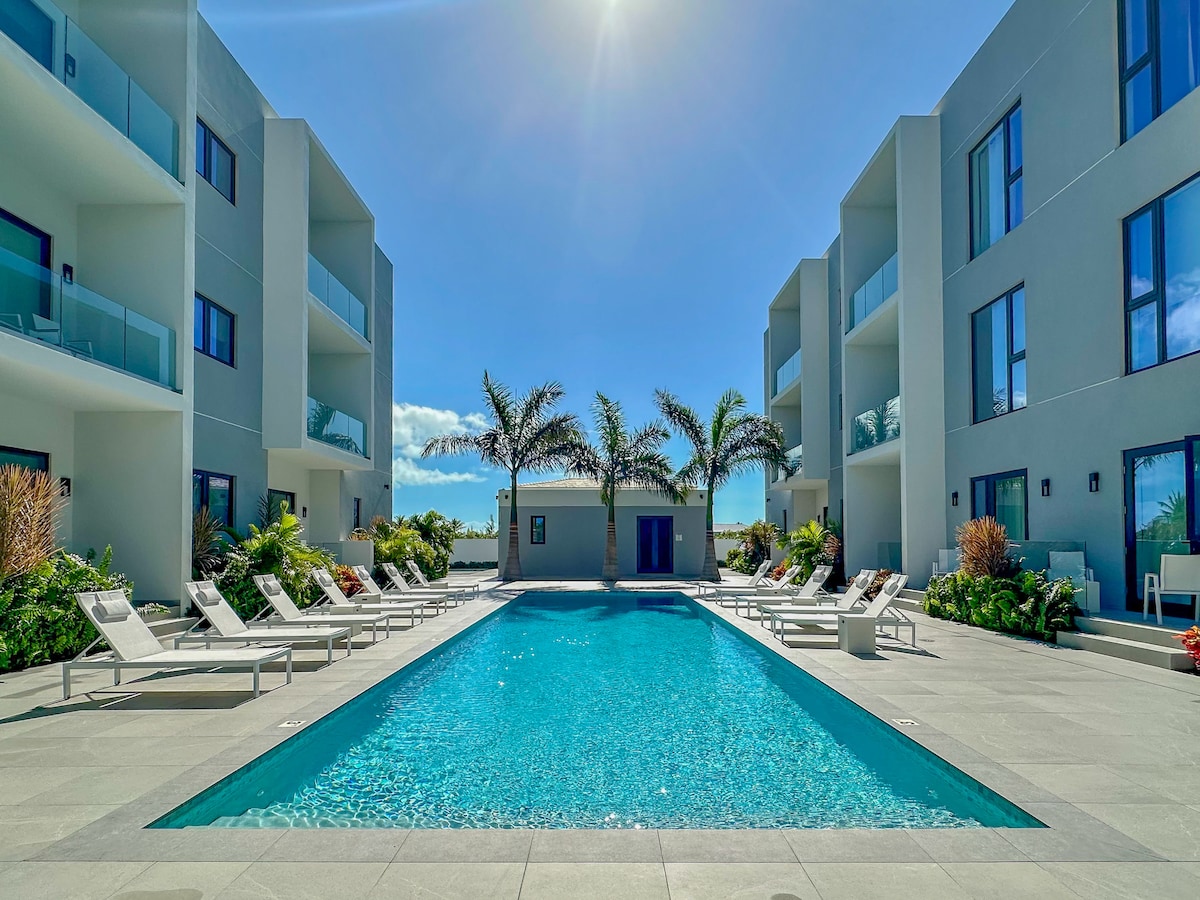 New Grace Bay Luxury Studio walk to beach and town