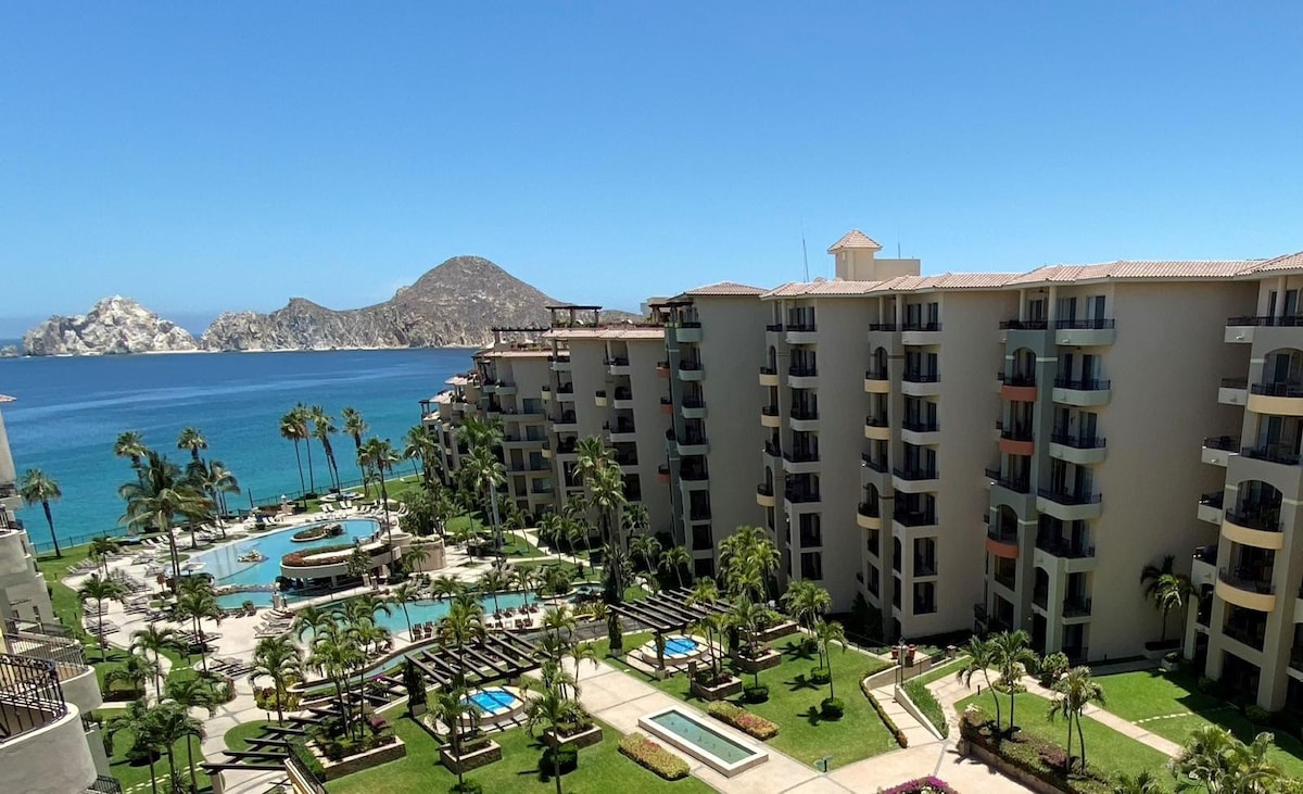 Luxury Beach Resort, Top Floor Ocean View Condo!