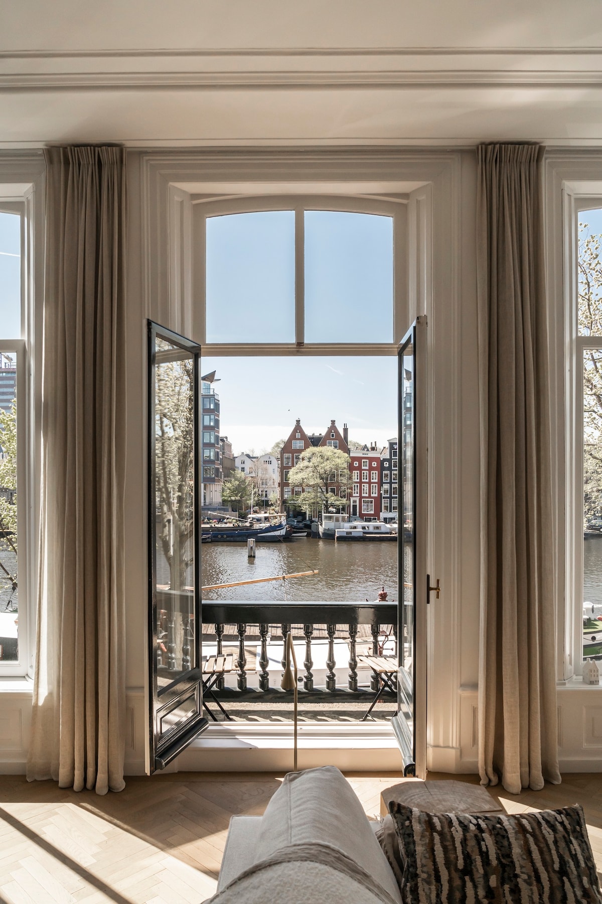 Luxury canal house Amsterdam