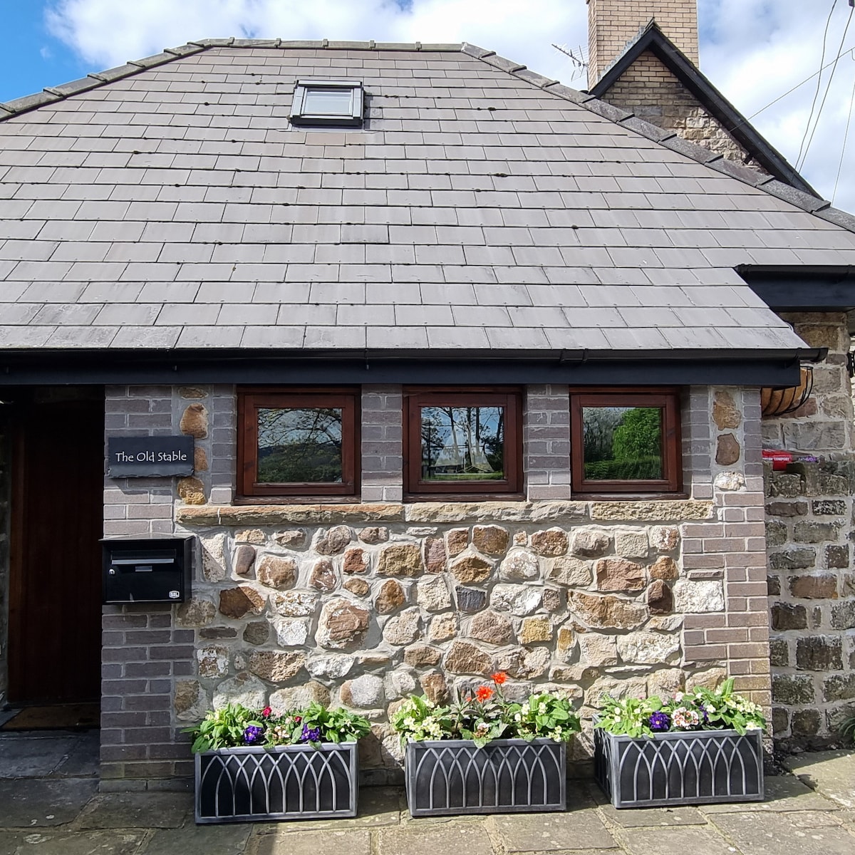 Cosy rural retreat near Abergavenny