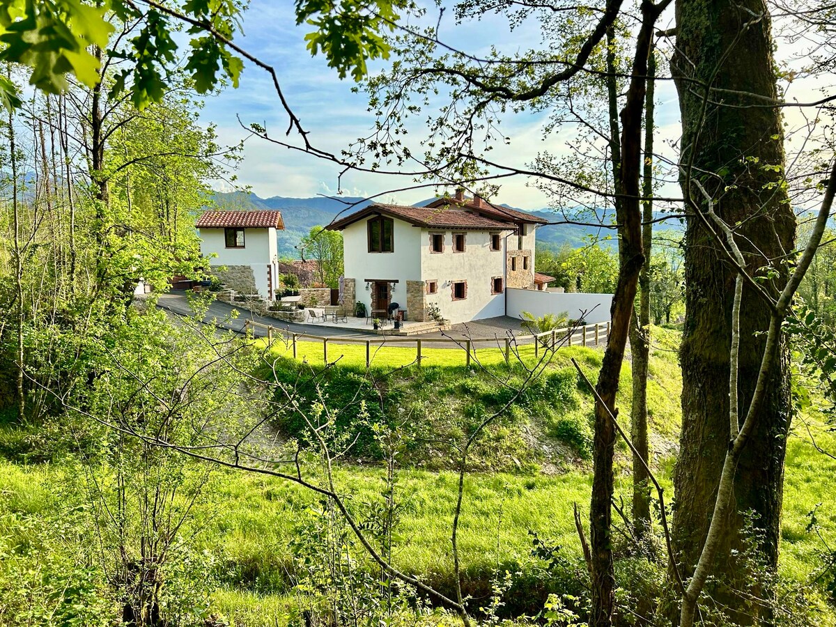 Picos de Europa Mountain Village Retreat, Castañeu