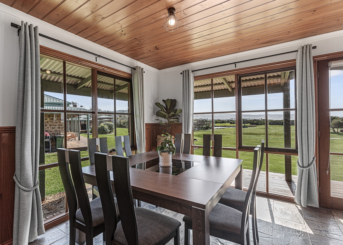 Apollo Bay Cottages - Sabine Cottage