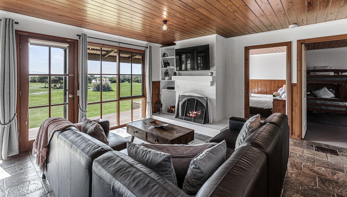 Apollo Bay Cottages - Sabine Cottage