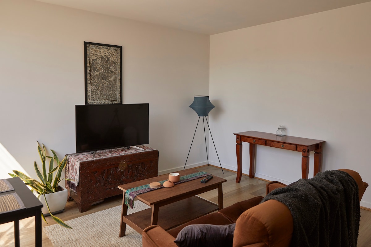Comfortable & Convenient - South Yarra Apartment