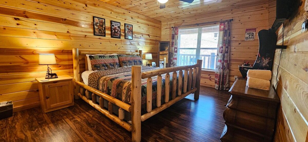 Peaceful Retreat*Sleeps 8*Hot Tub*Fire Pit*Arcade