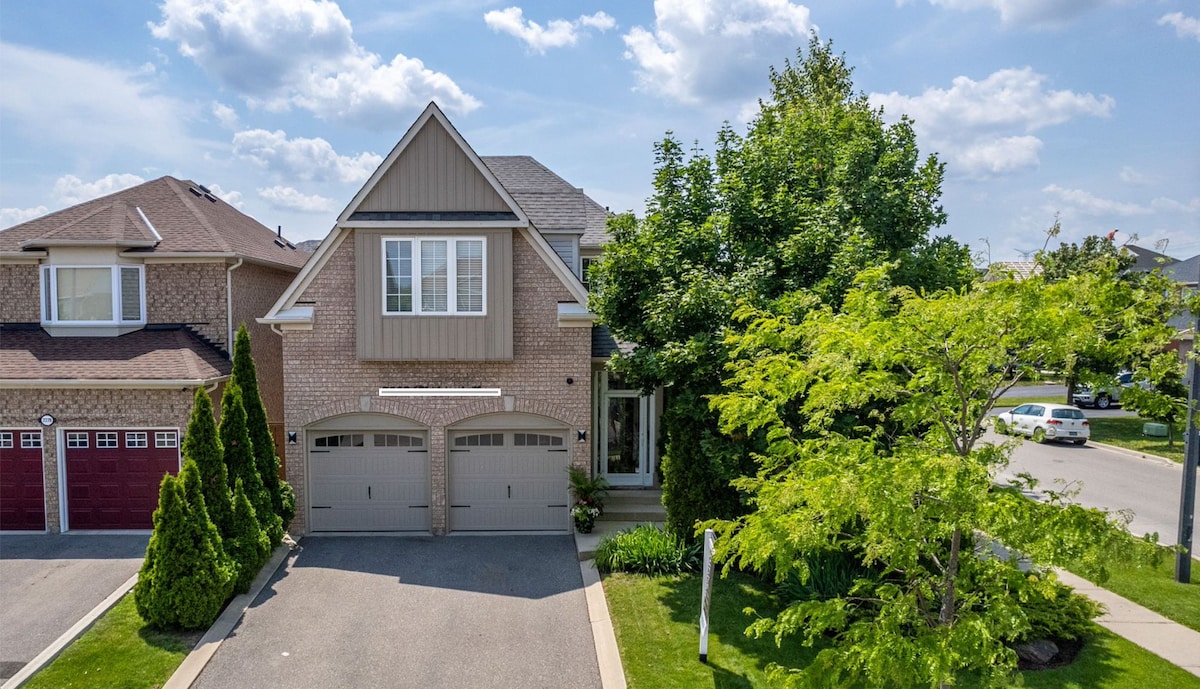 4 Bed/entire home in Mississauga Toronto Airport