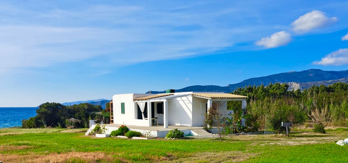 Charming Cottage on the sea turtle beach