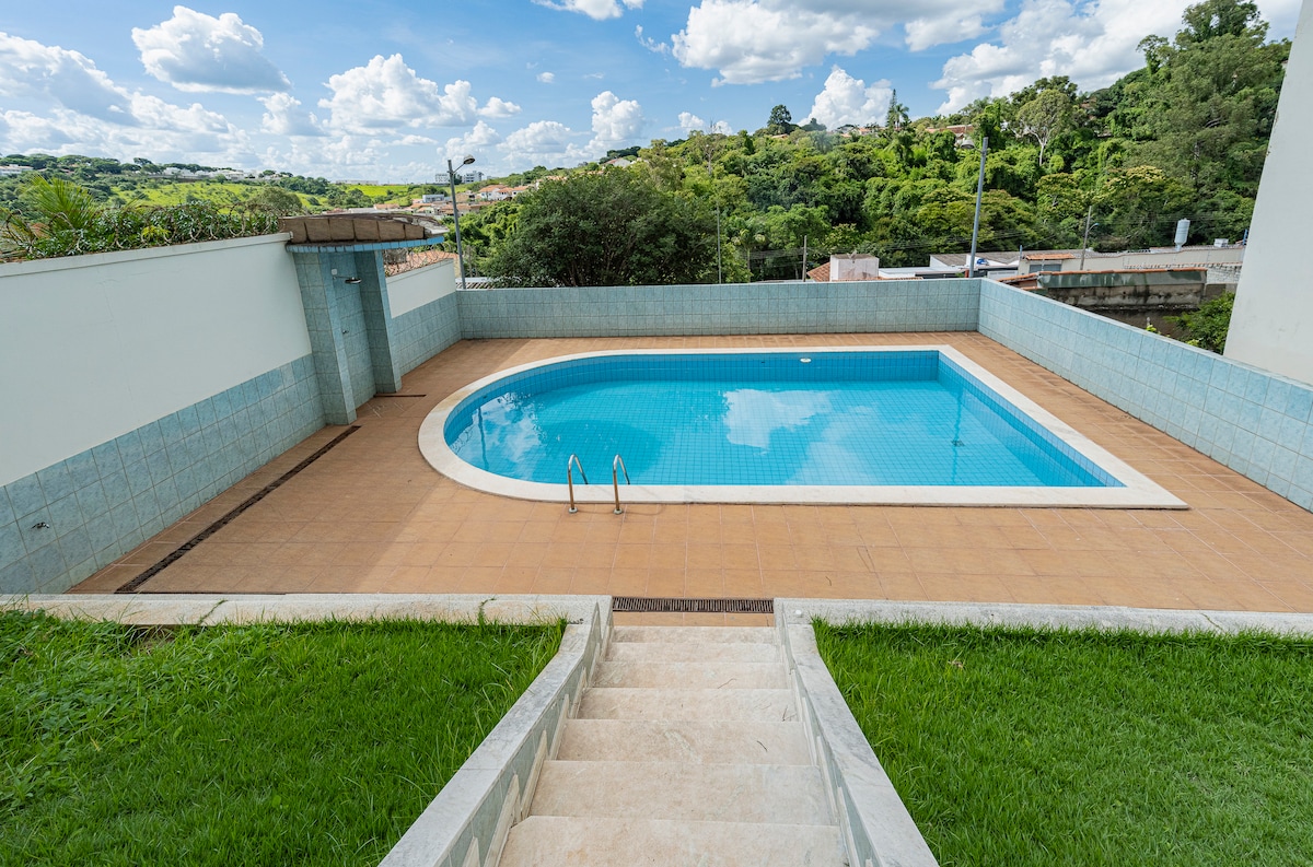 Casa com Piscina e Churrasqueira