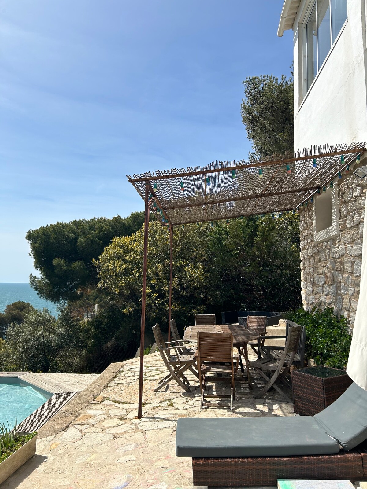 Jolie maison, vue mer et piscine