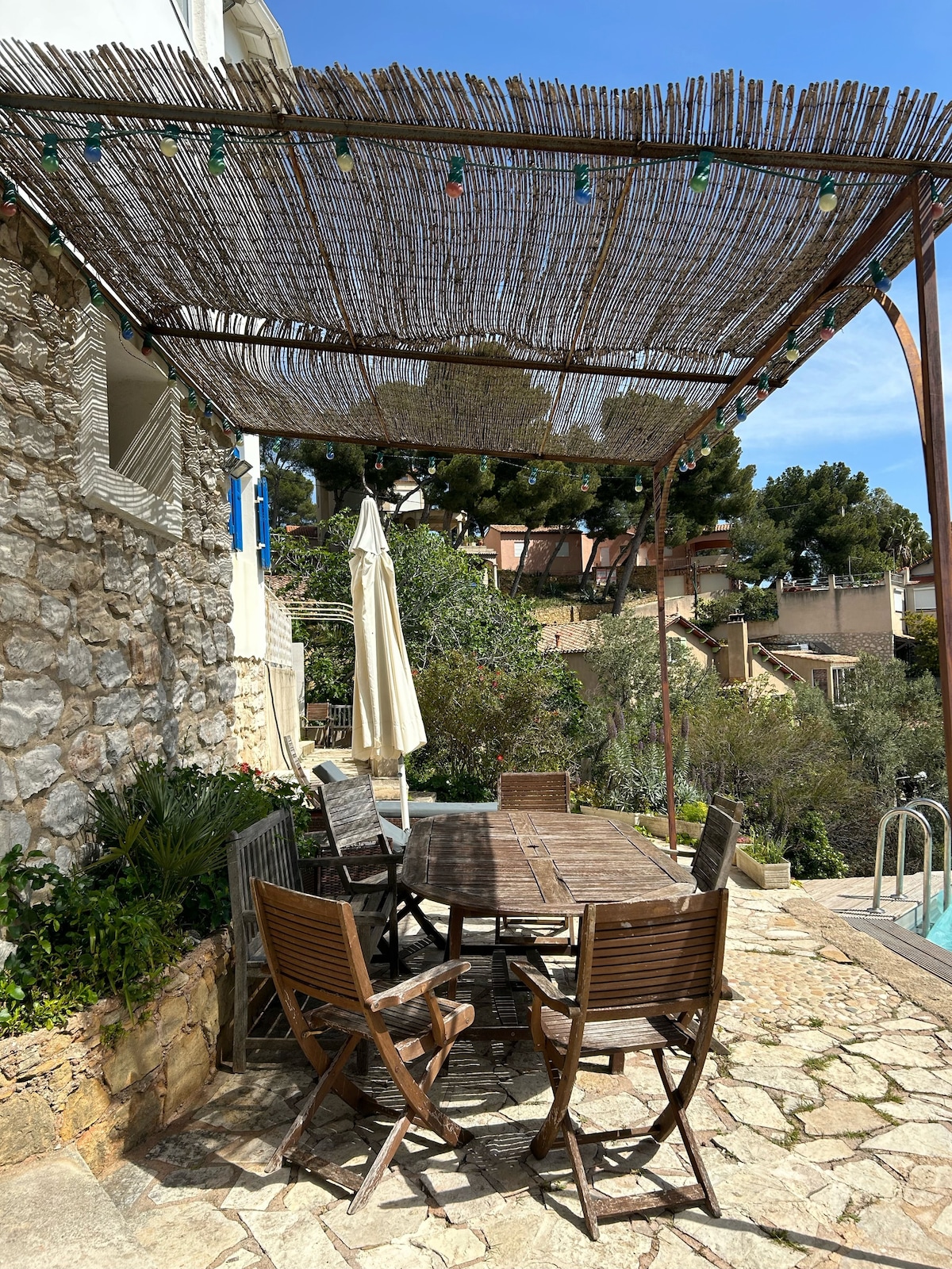 Jolie maison, vue mer et piscine