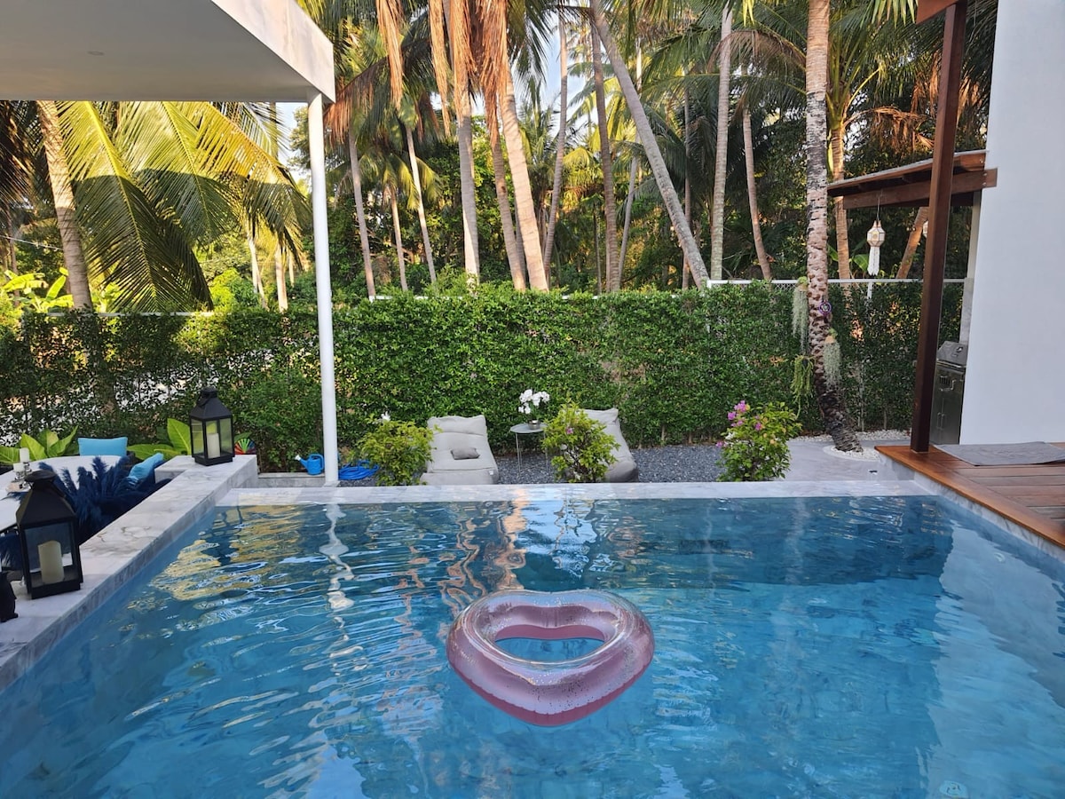 5 STAR villa w/private pool in prime location