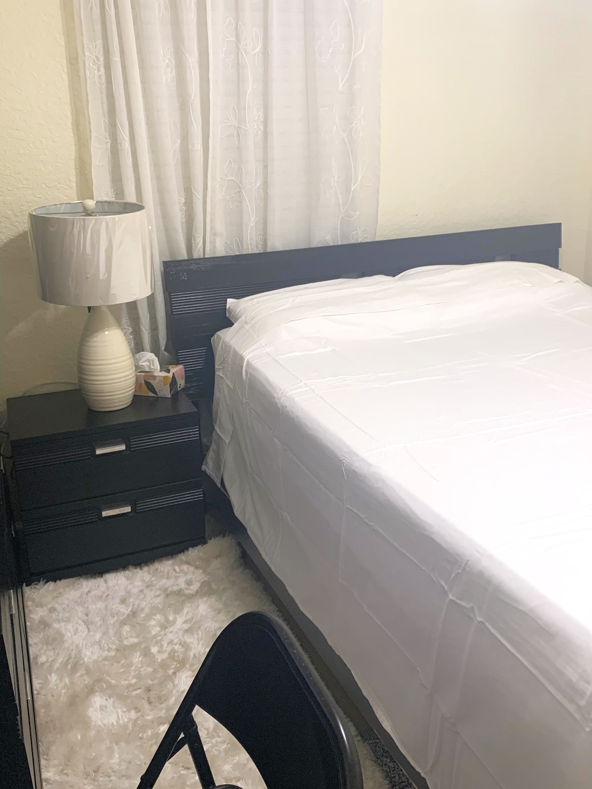 安静的卧室（ 1 ） ，配备1.8米宽双人床，佛罗里达州朱庇特