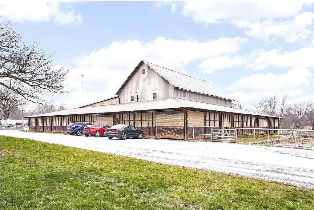 Spacious Horse Farm Getaway