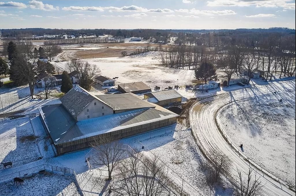 Spacious Horse Farm Getaway