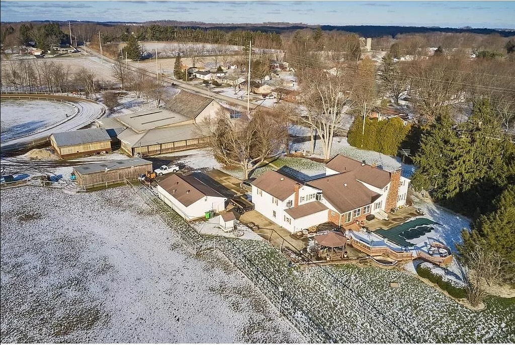 Spacious Horse Farm Getaway