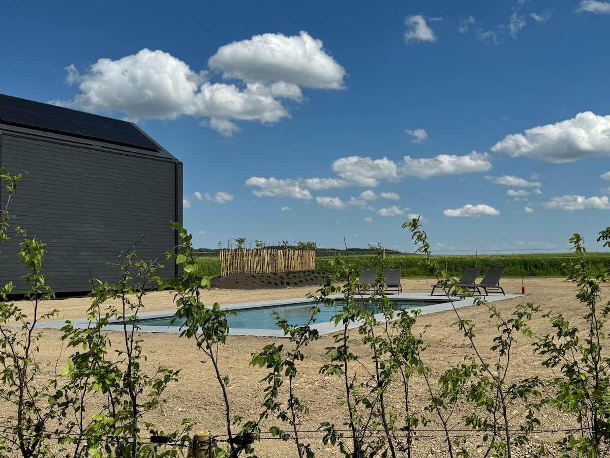 Lodge with panoramic bath, hottub and pool